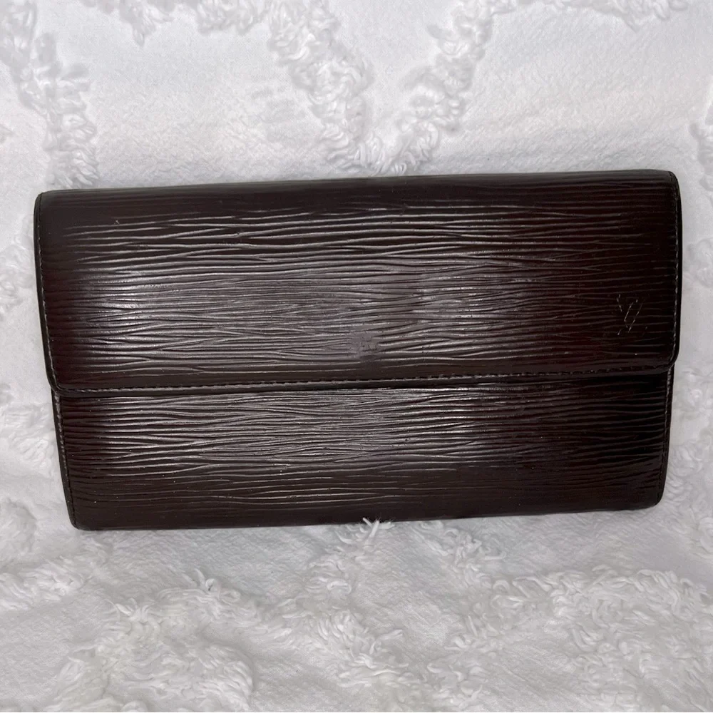 LOUIS VUITTON • EPI LEATHER • SARAH WALLET